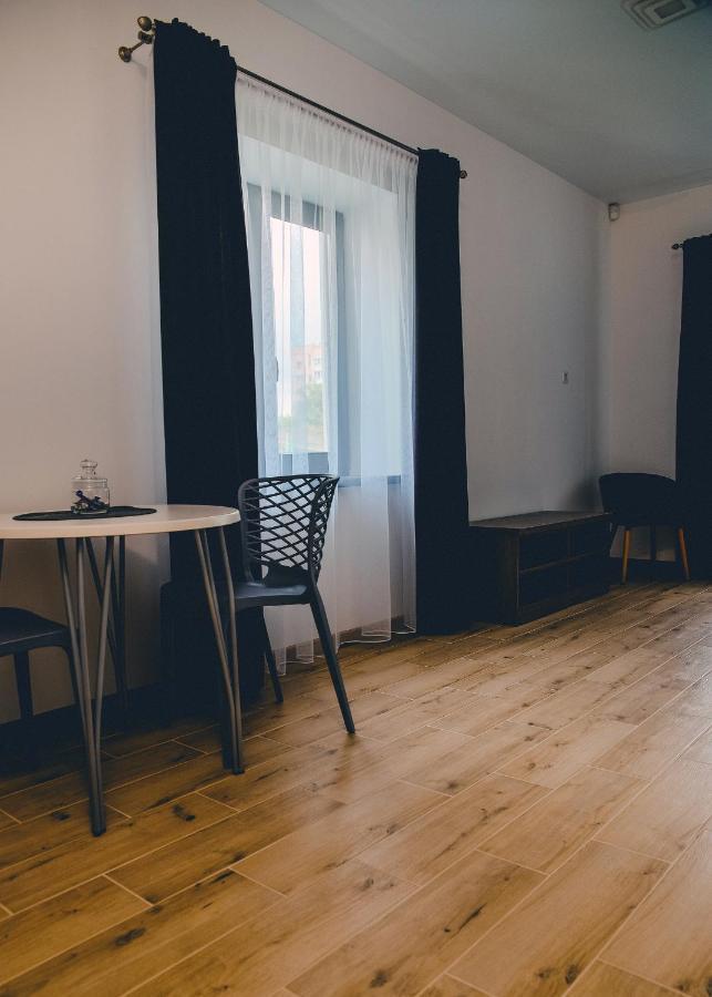 Four Rooms Apartments Čerkasy Esterno foto
