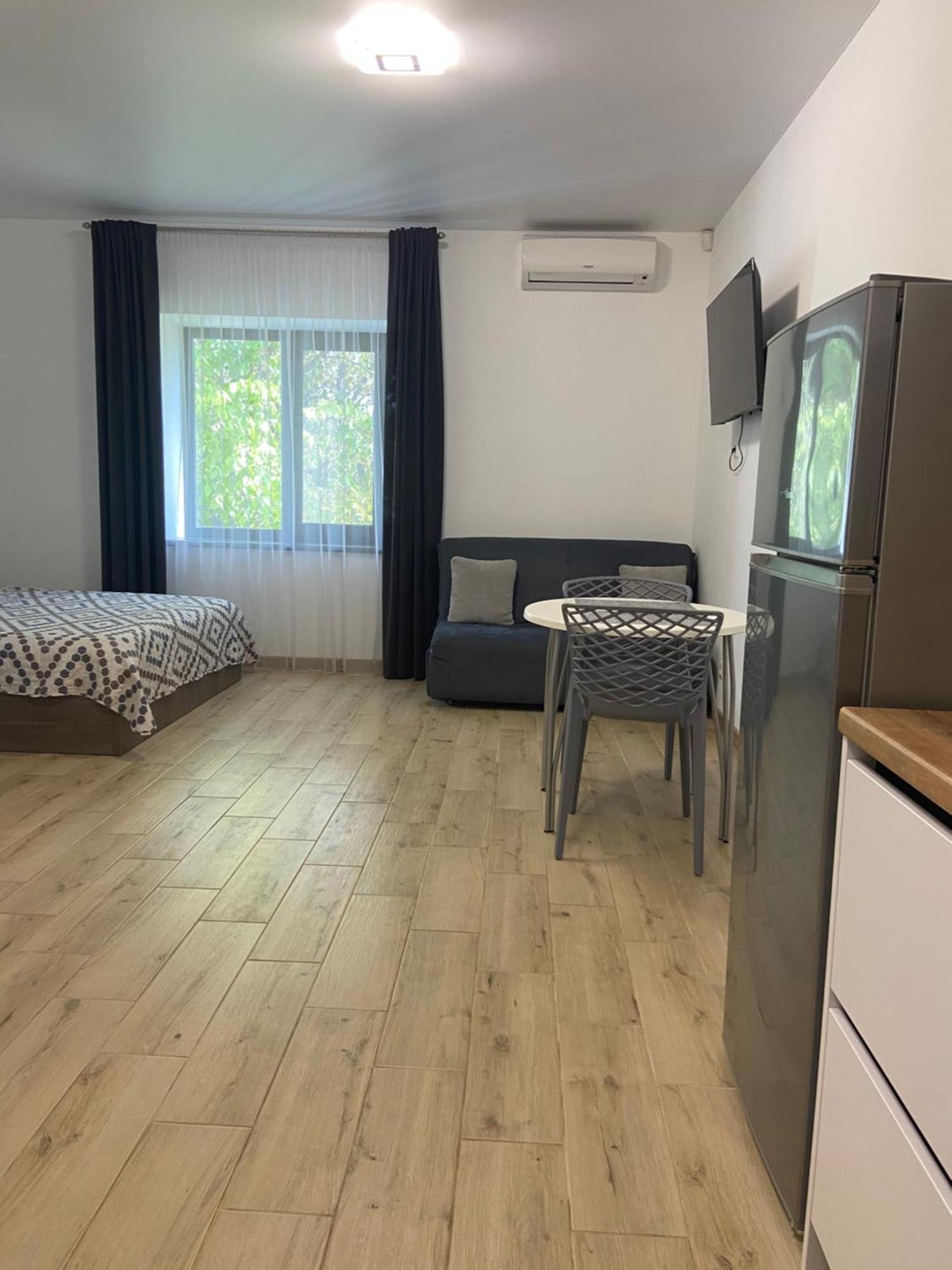 Four Rooms Apartments Čerkasy Esterno foto